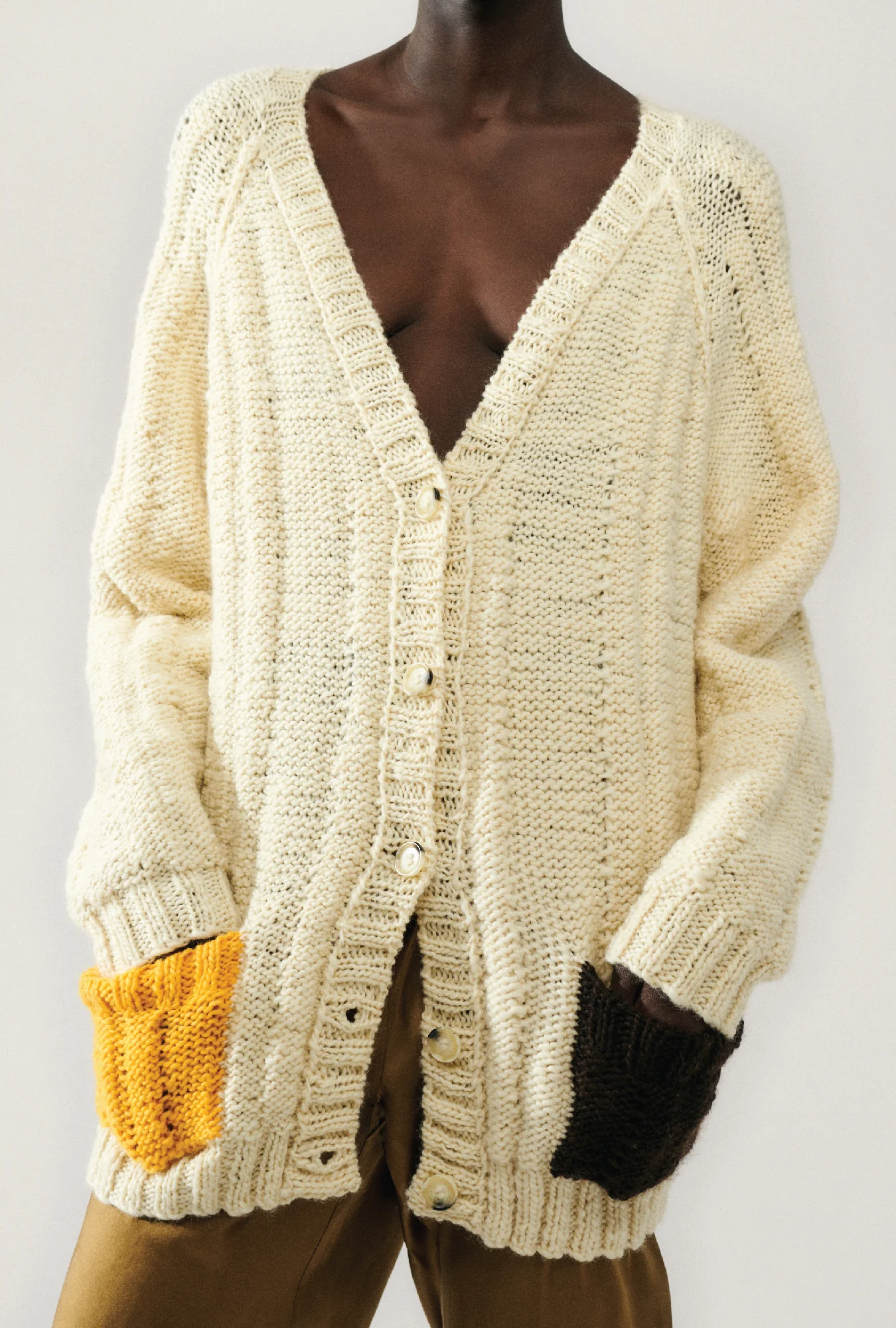 The Big G Cardigan Cream - Image 5